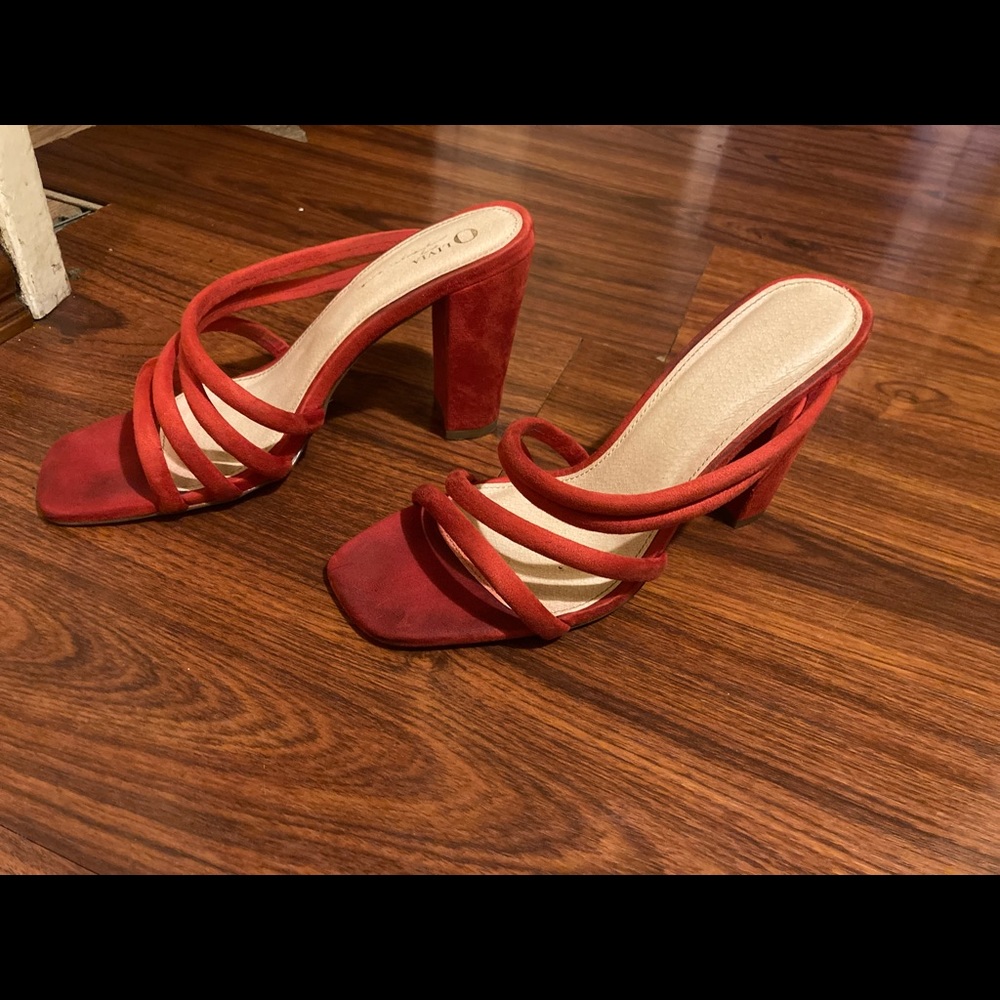 Cute Strapless Red Heels